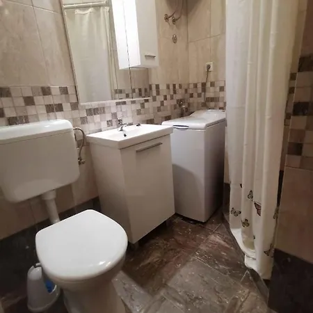 Three-bedroom In I *