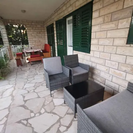 Three-bedroom In I Vinišće