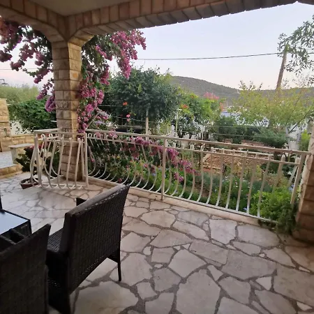 Three-bedroom In I Daire