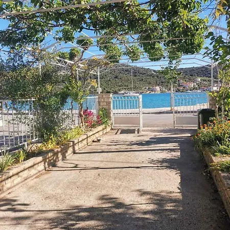 Daire Three-bedroom In I Vinišće