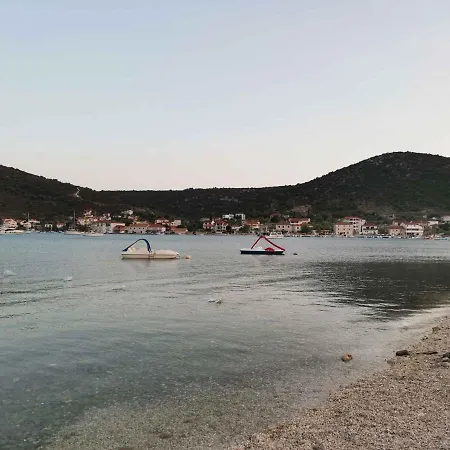 Daire Three-bedroom In I Vinišće