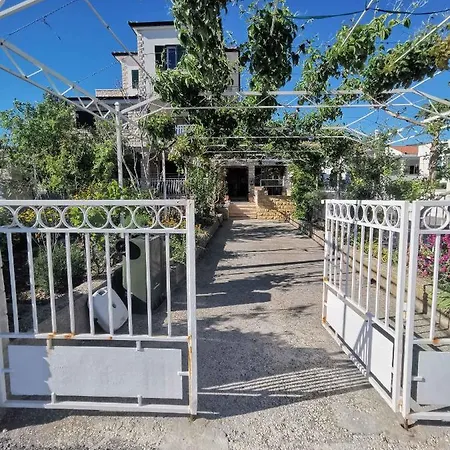 Daire Three-bedroom In I Vinišće