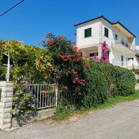Three-bedroom In I