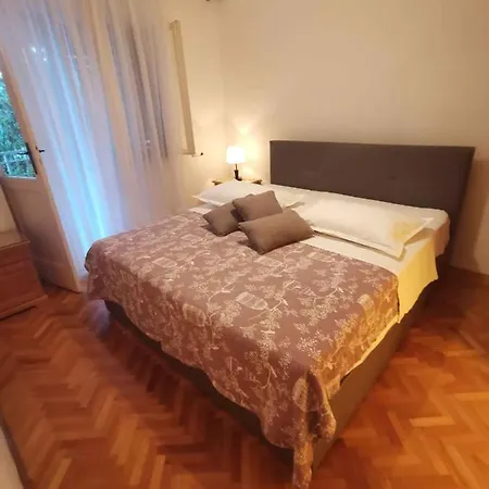 Three-bedroom In I Vinišće