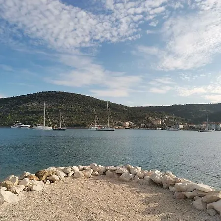 Daire Three-bedroom In I Vinišće