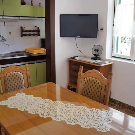 Three-bedroom In I *